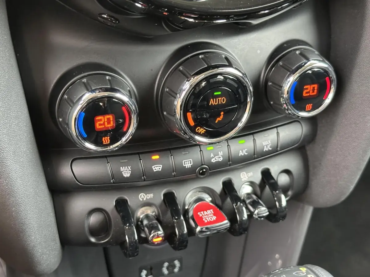 1.5 Cooper Chili Serious Business automaat!