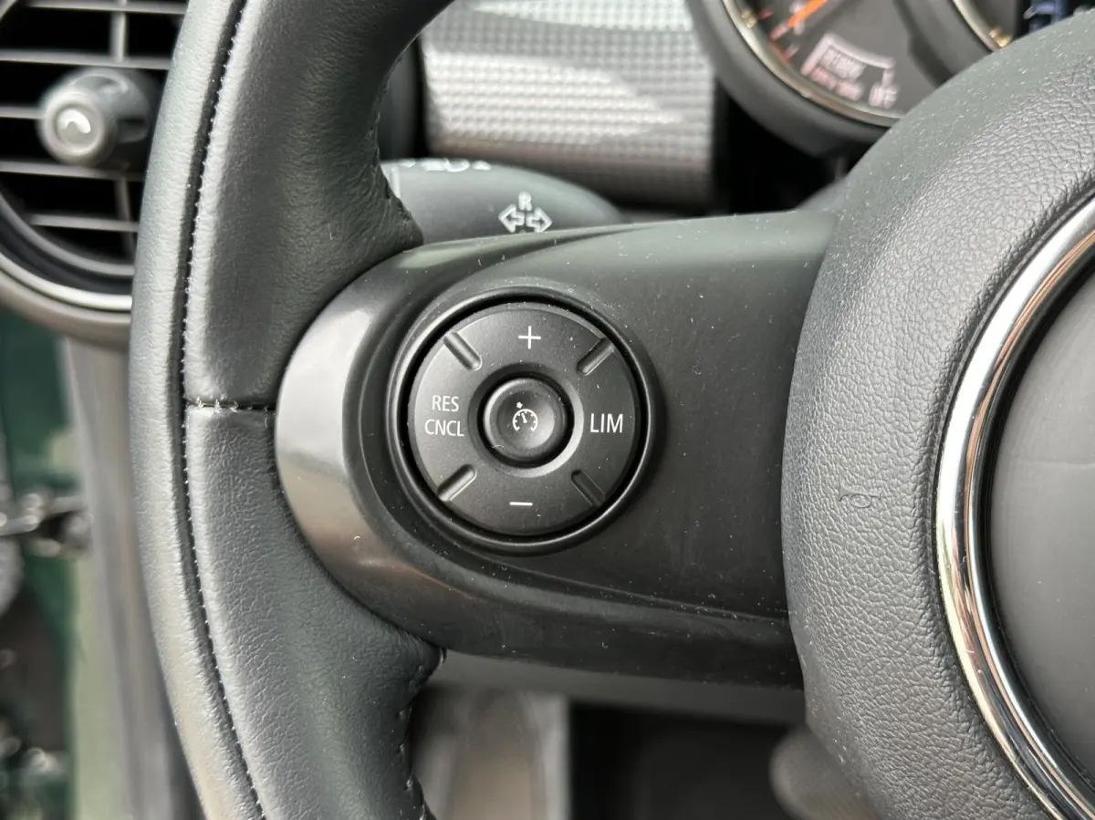 1.5 Cooper Chili Serious Business automaat!