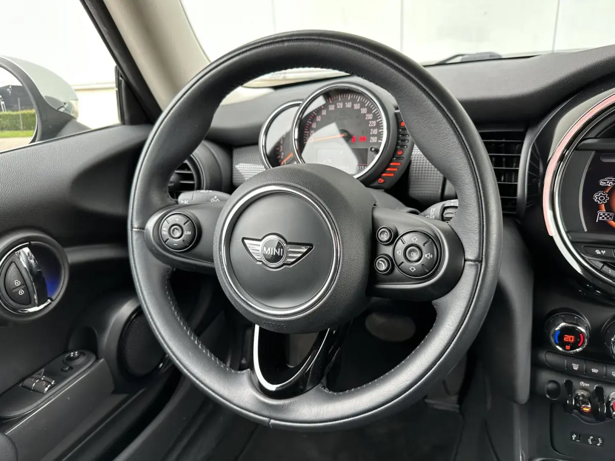 1.5 Cooper Chili Serious Business automaat!