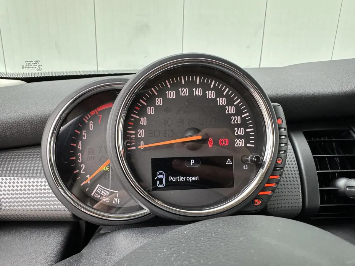 1.5 Cooper Chili Serious Business automaat!