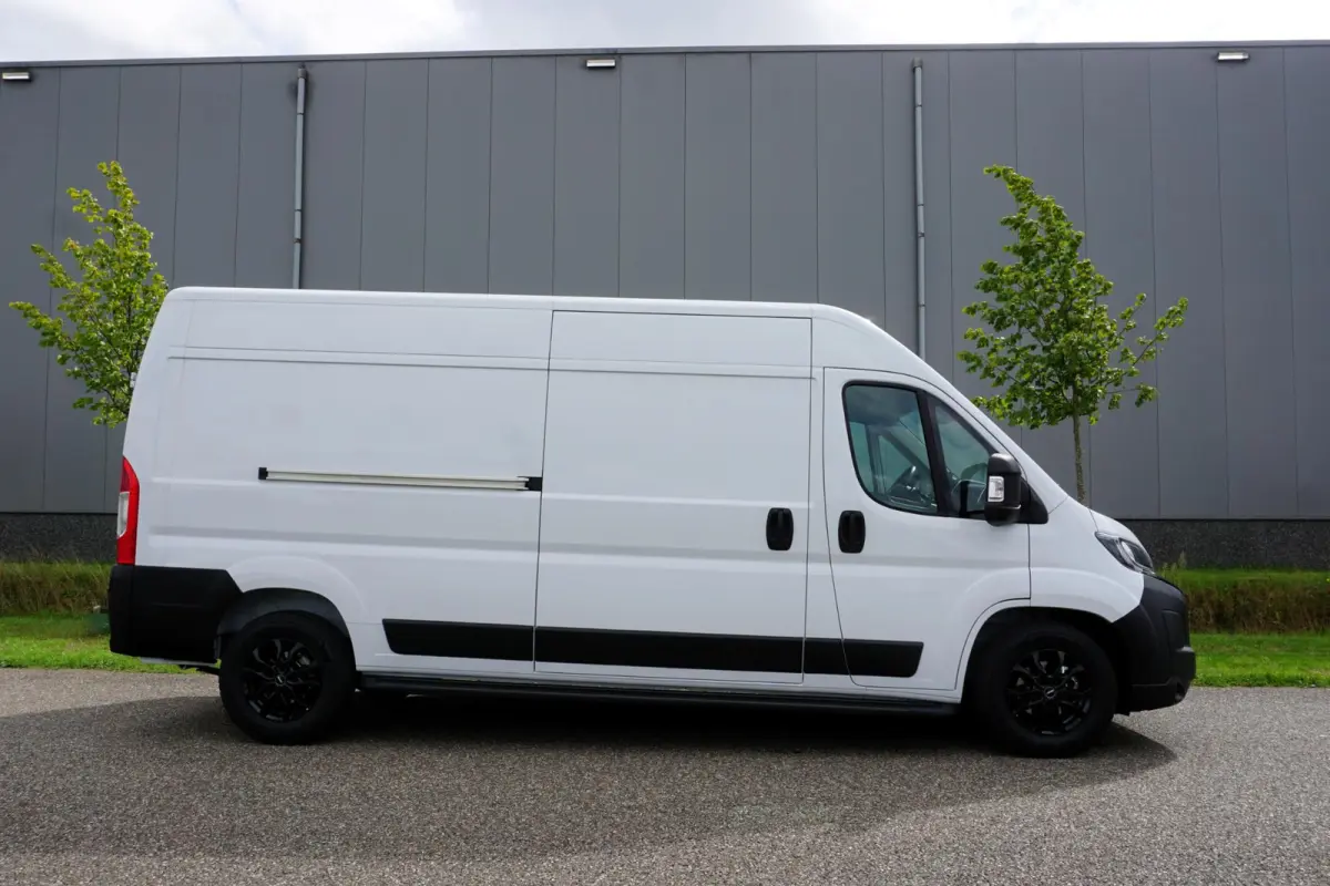 2.2 BlueHDi 140 L3H2 3.5t in Nieuwstaat |Mooie camperbasis met BPM voordeel |Automaat |Full-LED koplampen |Camera |Cruise |Navi |2e airbag |Leder stuur |Digitaal dashboard