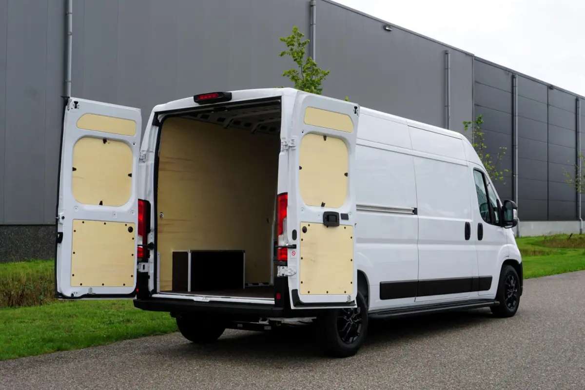 2.2 BlueHDi 140 L3H2 3.5t in Nieuwstaat |Mooie camperbasis met BPM voordeel |Automaat |Full-LED koplampen |Camera |Cruise |Navi |2e airbag |Leder stuur |Digitaal dashboard
