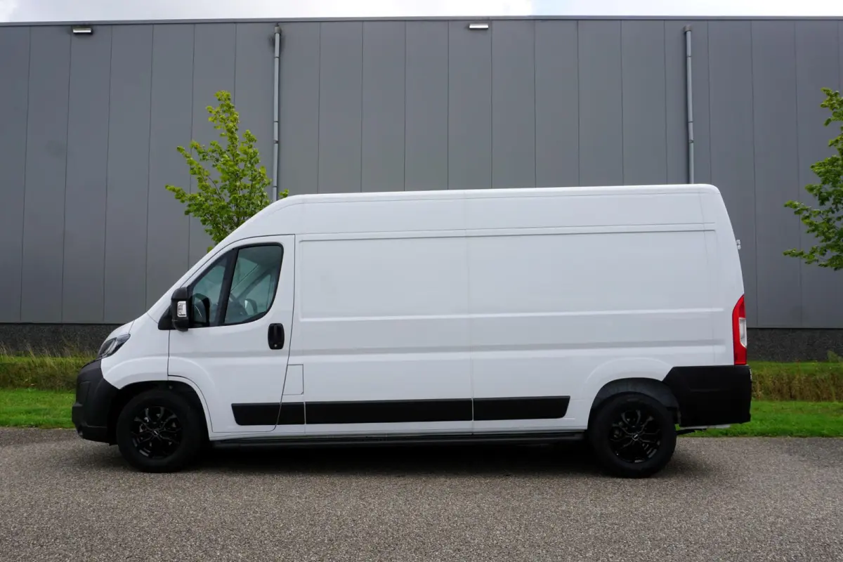 2.2 BlueHDi 140 L3H2 3.5t in Nieuwstaat |Mooie camperbasis met BPM voordeel |Automaat |Full-LED koplampen |Camera |Cruise |Navi |2e airbag |Leder stuur |Digitaal dashboard