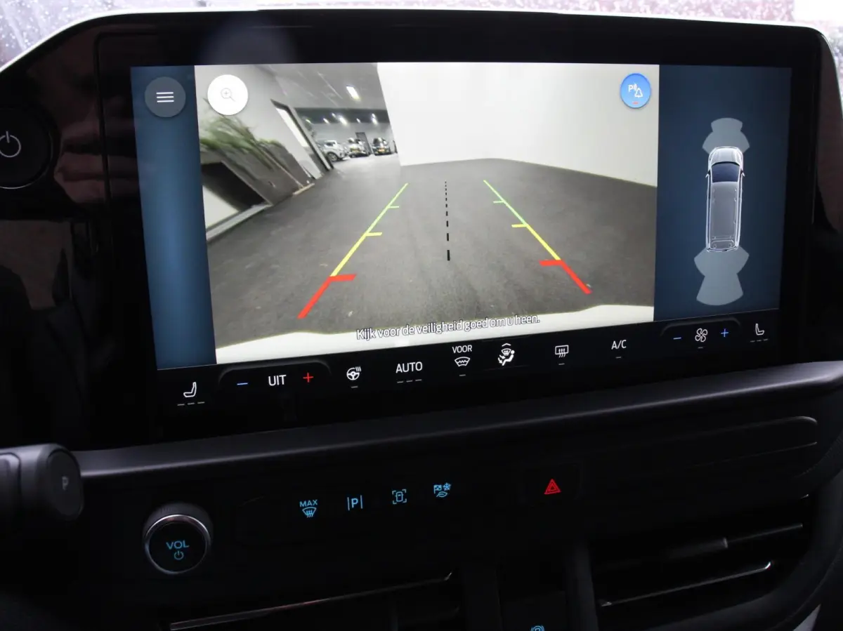 340 L2H1 Limited 65 kWh 8 persoons Adaptieve cruise control Airco Lichtmetalen Velgen Extra getint glas Camera Navigatie Apple Carplay/ Android Auto