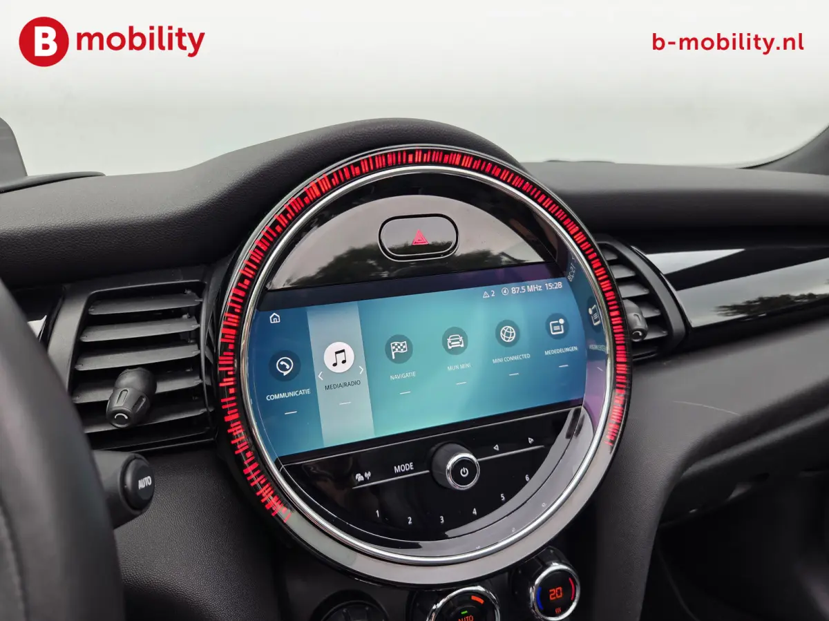 2.0 S Chili Serious Business Head-Up Harman/Kardon | Achteruitrijcamera | Apple CarPlay | Stoelverwarming | Navigatie