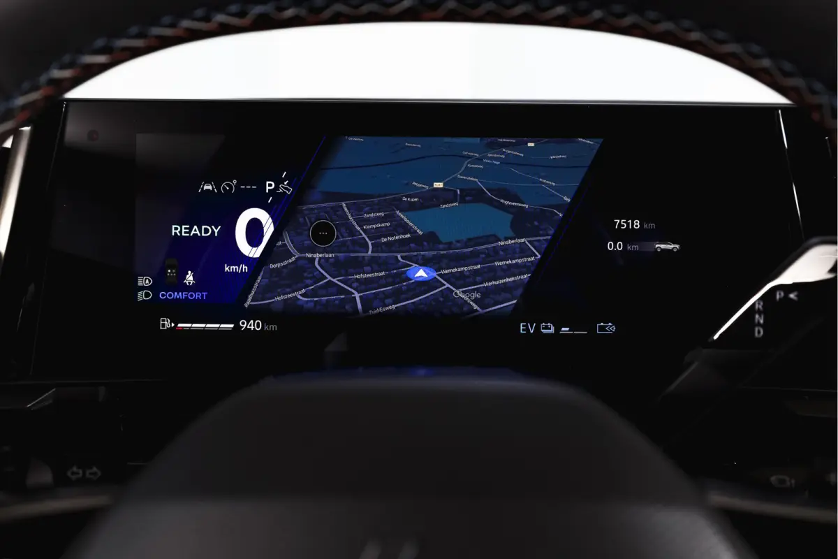 1.2 E-Tech full hybrid 200 esprit Alpine | 360 Camera | Elek. Stoelen | Winterpack | Dig. Cockpit | Adapt. Cruise | PDC | NAV+App. Connect | ECC | LM 20" | 9800