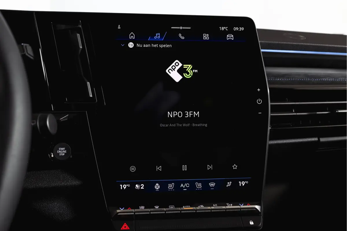 1.2 E-Tech full hybrid 200 esprit Alpine | 360 Camera | Elek. Stoelen | Winterpack | Dig. Cockpit | Adapt. Cruise | PDC | NAV+App. Connect | ECC | LM 20" | 9800