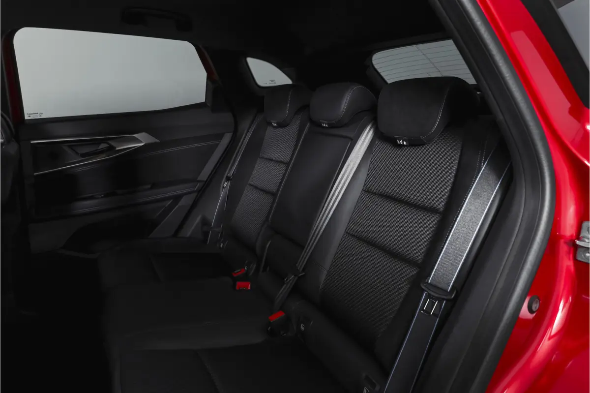 1.2 E-Tech full hybrid 200 esprit Alpine | 360 Camera | Elek. Stoelen | Winterpack | Dig. Cockpit | Adapt. Cruise | PDC | NAV+App. Connect | ECC | LM 20" | 9800