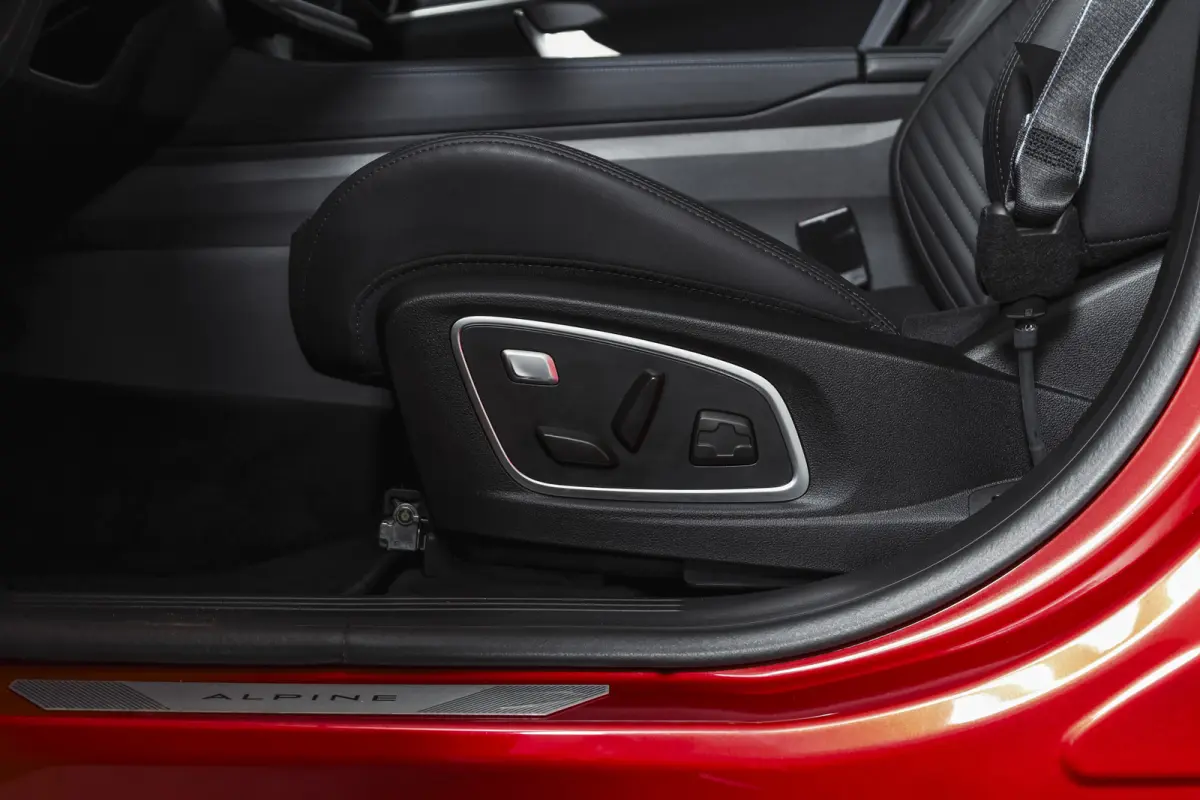 1.2 E-Tech full hybrid 200 esprit Alpine | 360 Camera | Elek. Stoelen | Winterpack | Dig. Cockpit | Adapt. Cruise | PDC | NAV+App. Connect | ECC | LM 20" | 9800