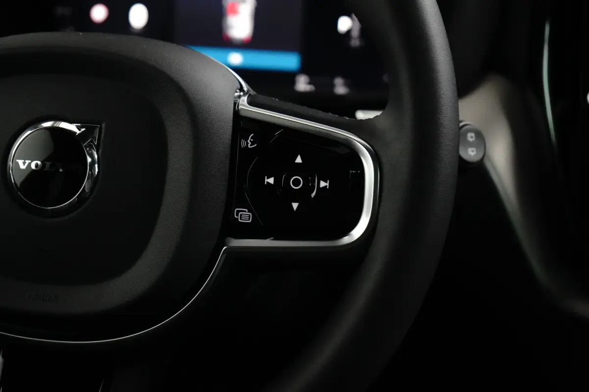 T6 Plus dark black edition 2026 Luchtvering | Head up Display | Panoramadak | Achterbank verwarmd | Apple Carplay/Android Auto|telefoonintegratie premium | Audio installatie premium