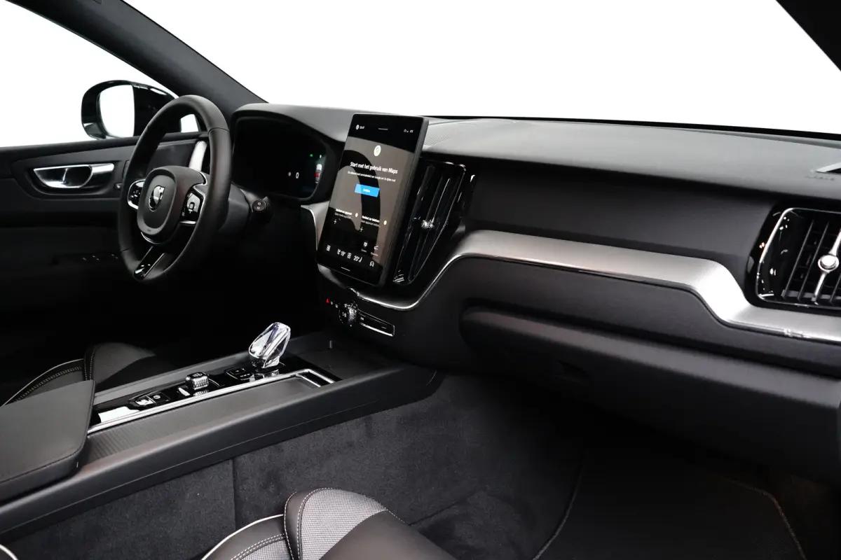 T6 Plus dark black edition 2026 Luchtvering | Head up Display | Panoramadak | Achterbank verwarmd | Apple Carplay/Android Auto|telefoonintegratie premium | Audio installatie premium