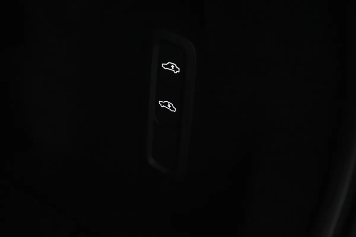 T6 Plus dark black edition 2026 Luchtvering | Head up Display | Panoramadak | Achterbank verwarmd | Apple Carplay/Android Auto|telefoonintegratie premium | Audio installatie premium