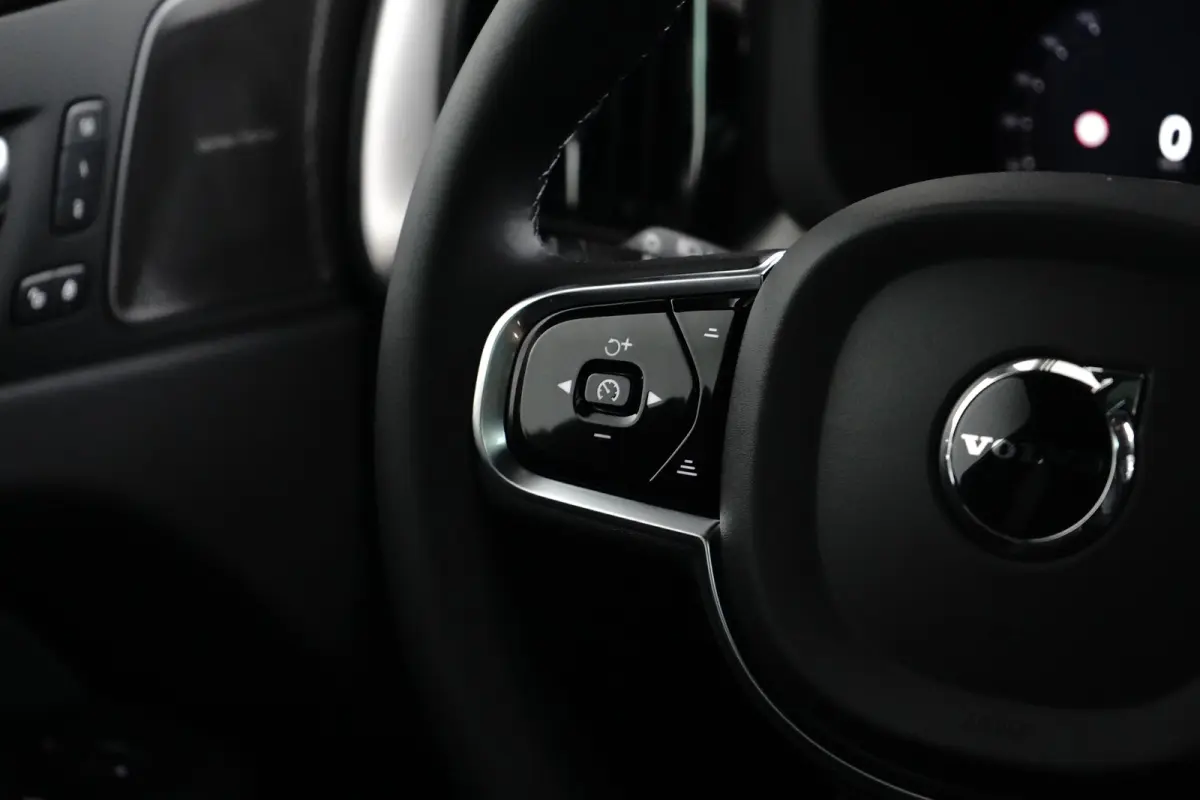 T6 Plus dark black edition 2026 Luchtvering | Head up Display | Panoramadak | Achterbank verwarmd | Apple Carplay/Android Auto|telefoonintegratie premium | Audio installatie premium