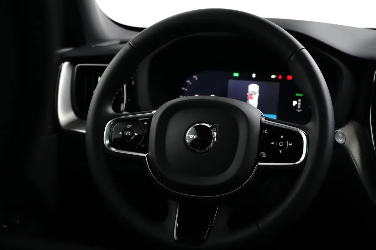 T6 Plus dark black edition 2026 Luchtvering | Head up Display | Panoramadak | Achterbank verwarmd | Apple Carplay/Android Auto|telefoonintegratie premium | Audio installatie premium