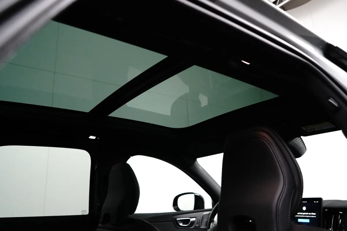 T6 Plus dark black edition 2026 Luchtvering | Head up Display | Panoramadak | Achterbank verwarmd | Apple Carplay/Android Auto|telefoonintegratie premium | Audio installatie premium