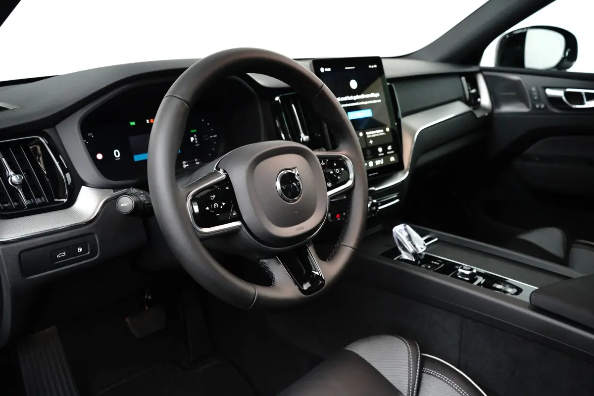 T6 Plus dark black edition 2026 Luchtvering | Head up Display | Panoramadak | Achterbank verwarmd | Apple Carplay/Android Auto|telefoonintegratie premium | Audio installatie premium