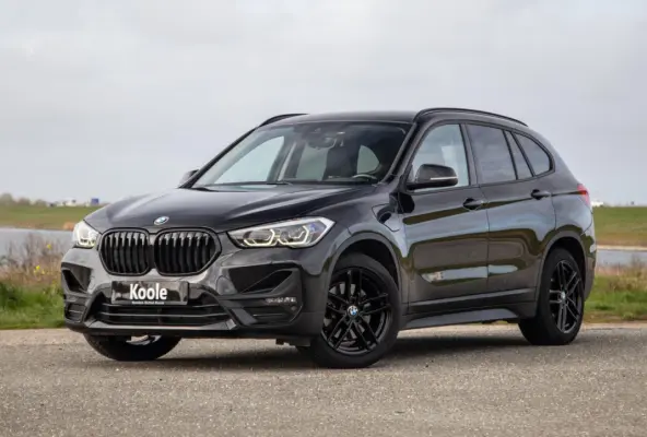xDrive25e Executive BLACK LINE / CAMERA / CARPLAY / HEAD UP DISPLAY / LEDER / LED / CRUISE CONTROLE / STOELVERWARMING