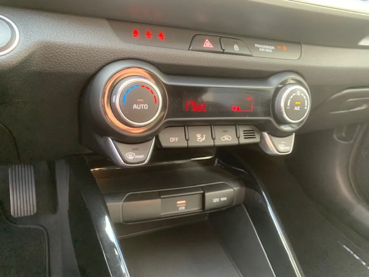 1.0 T-GDi MHEV DynamicPlusLine, navigatie, camera .