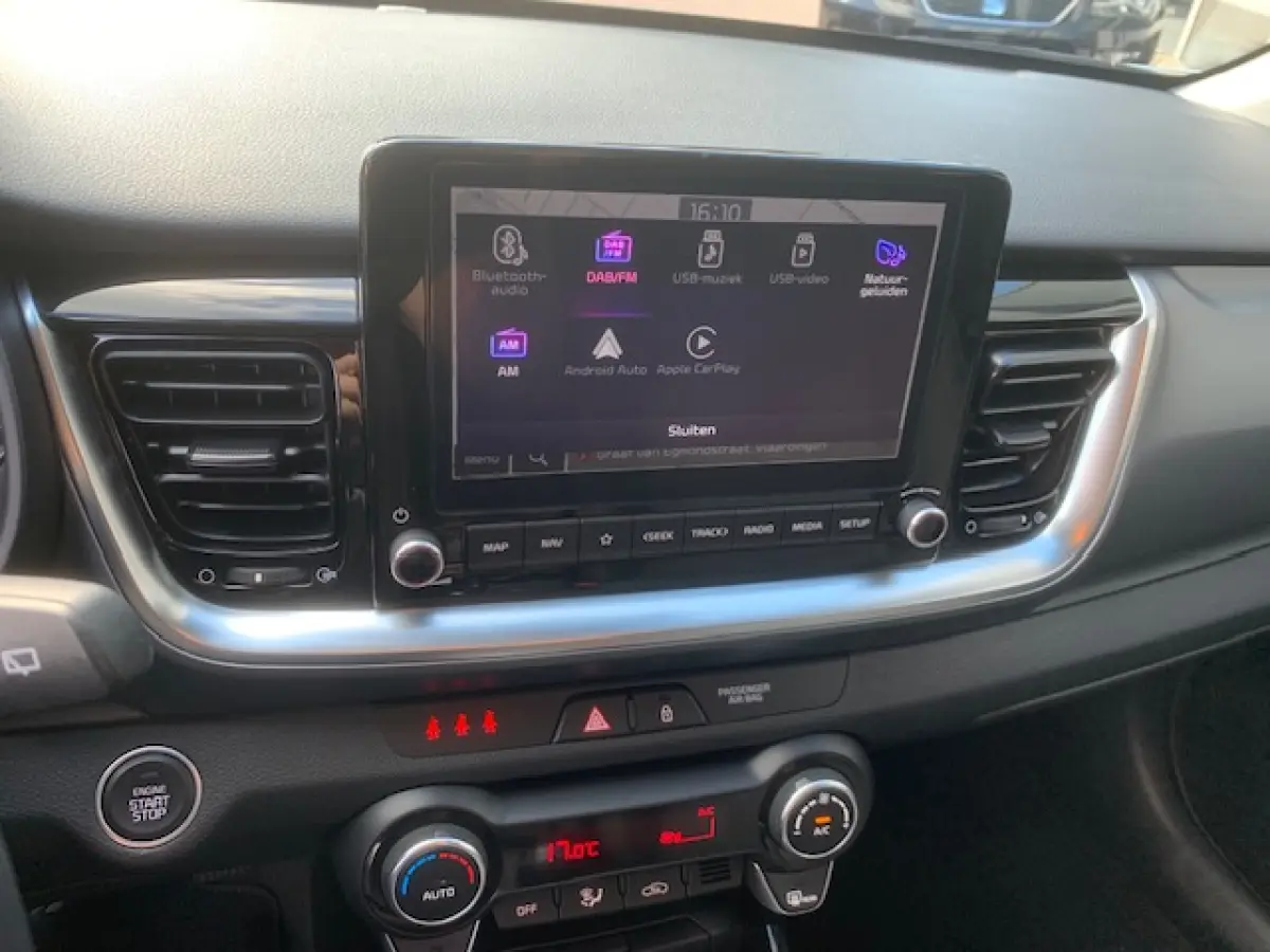 1.0 T-GDi MHEV DynamicPlusLine, navigatie, camera .