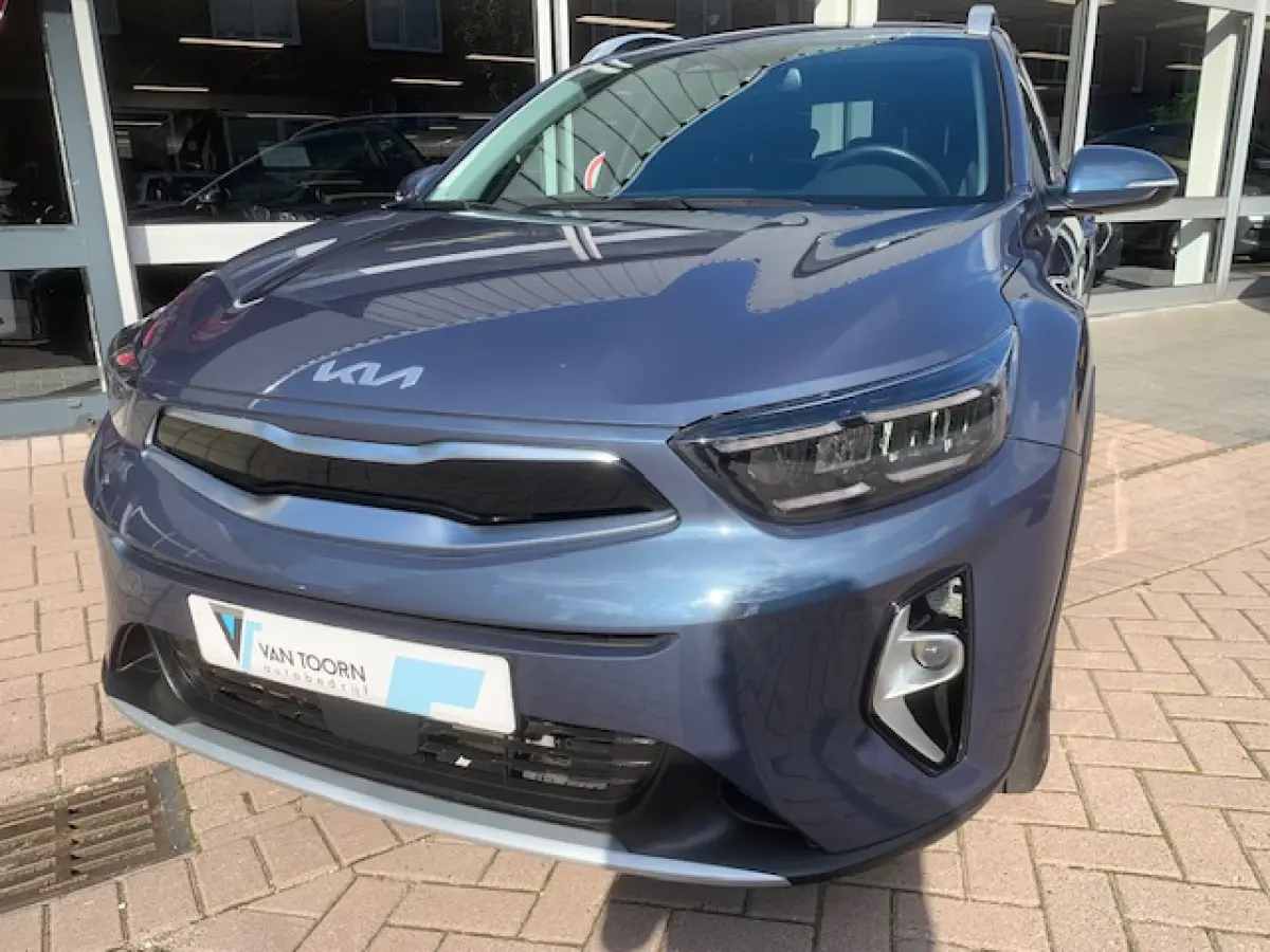 1.0 T-GDi MHEV DynamicPlusLine, navigatie, camera .