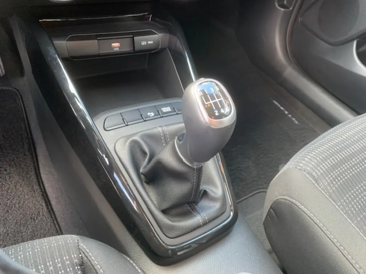 1.0 T-GDi MHEV DynamicPlusLine, navigatie, camera .