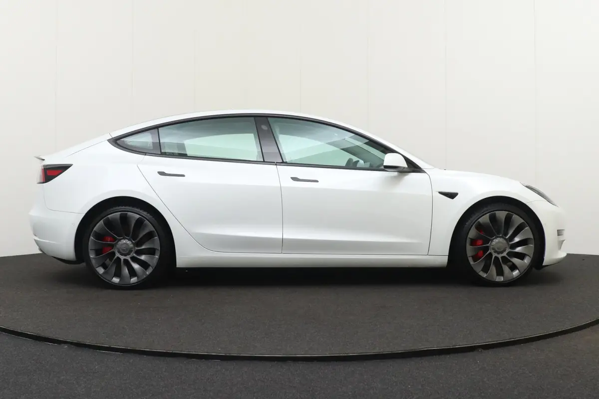 Performance AWD 75 kWh (90% SOH) 463 PK 20'LMV Pano-Dak FSD