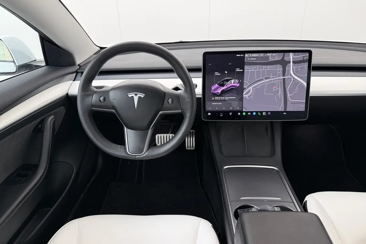 Performance AWD 75 kWh (90% SOH) 463 PK 20'LMV Pano-Dak FSD