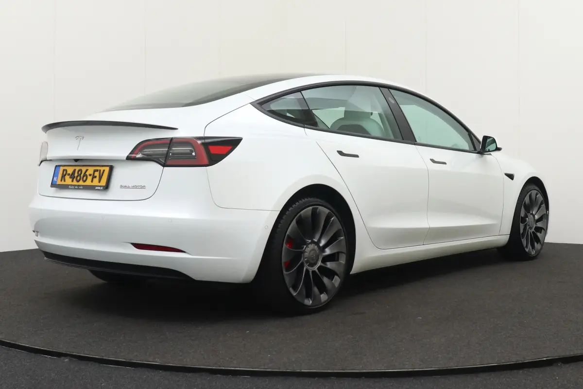 Performance AWD 75 kWh (90% SOH) 463 PK 20'LMV Pano-Dak FSD