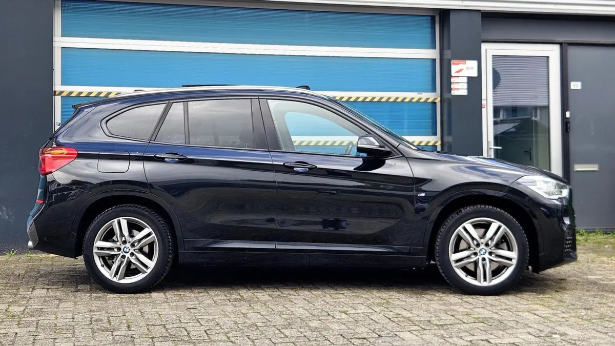 sDrive20i High Executive Edition M pakket