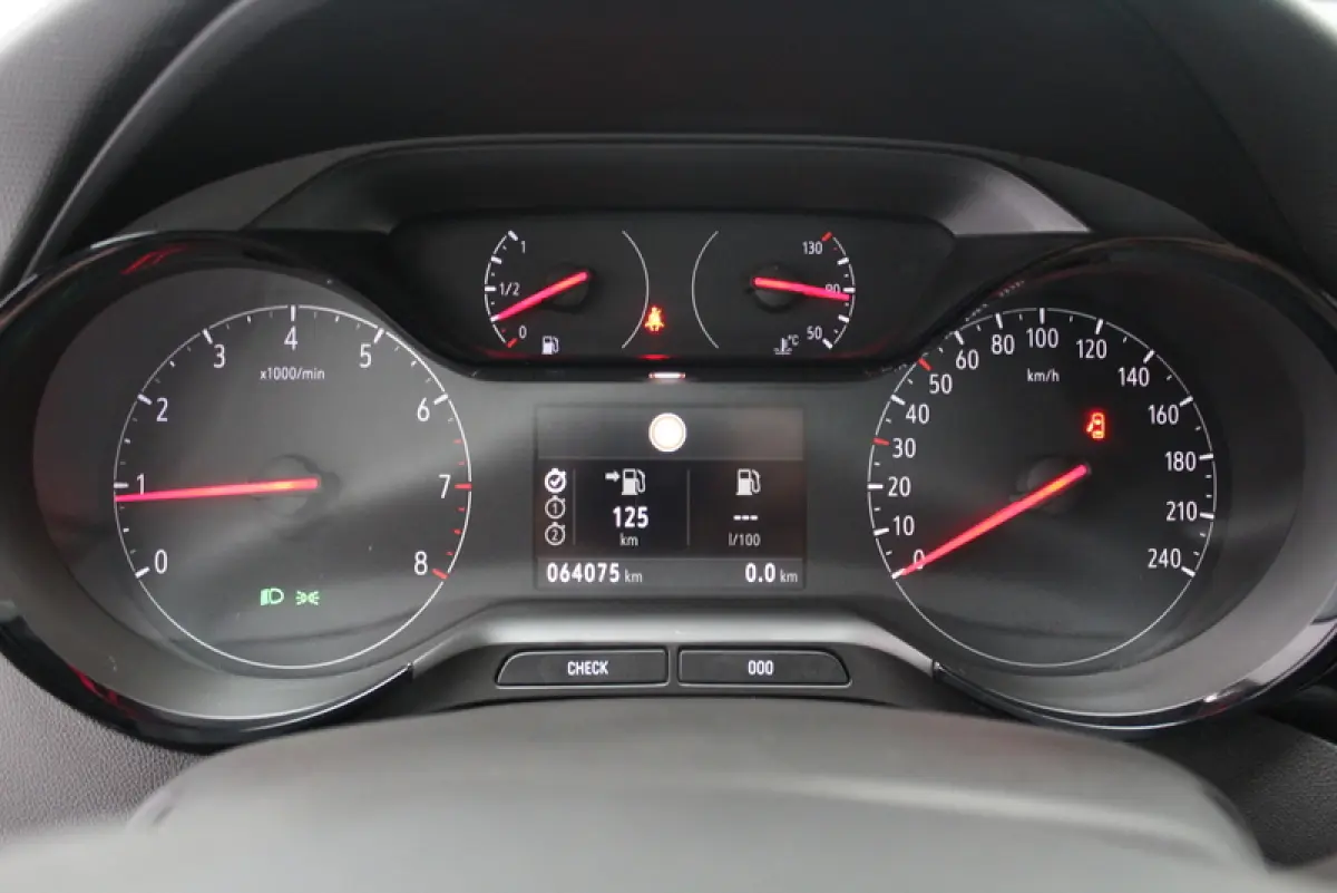 1.2 Turbo 120 Jaar Edition 111PK, RIJKLAAR | CAMERA | NAVIGATIE | CARPLAY | CRUISE | PARKEERSENSOREN