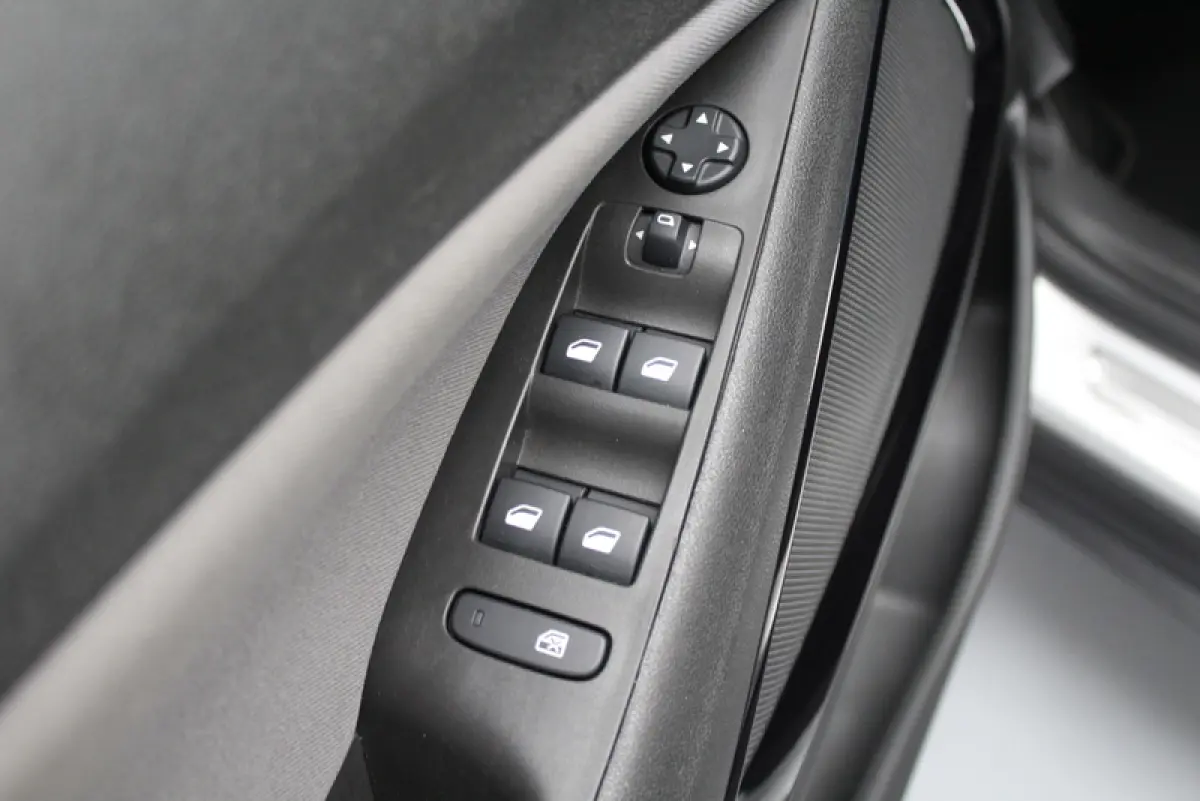 1.2 Turbo 120 Jaar Edition 111PK, RIJKLAAR | CAMERA | NAVIGATIE | CARPLAY | CRUISE | PARKEERSENSOREN