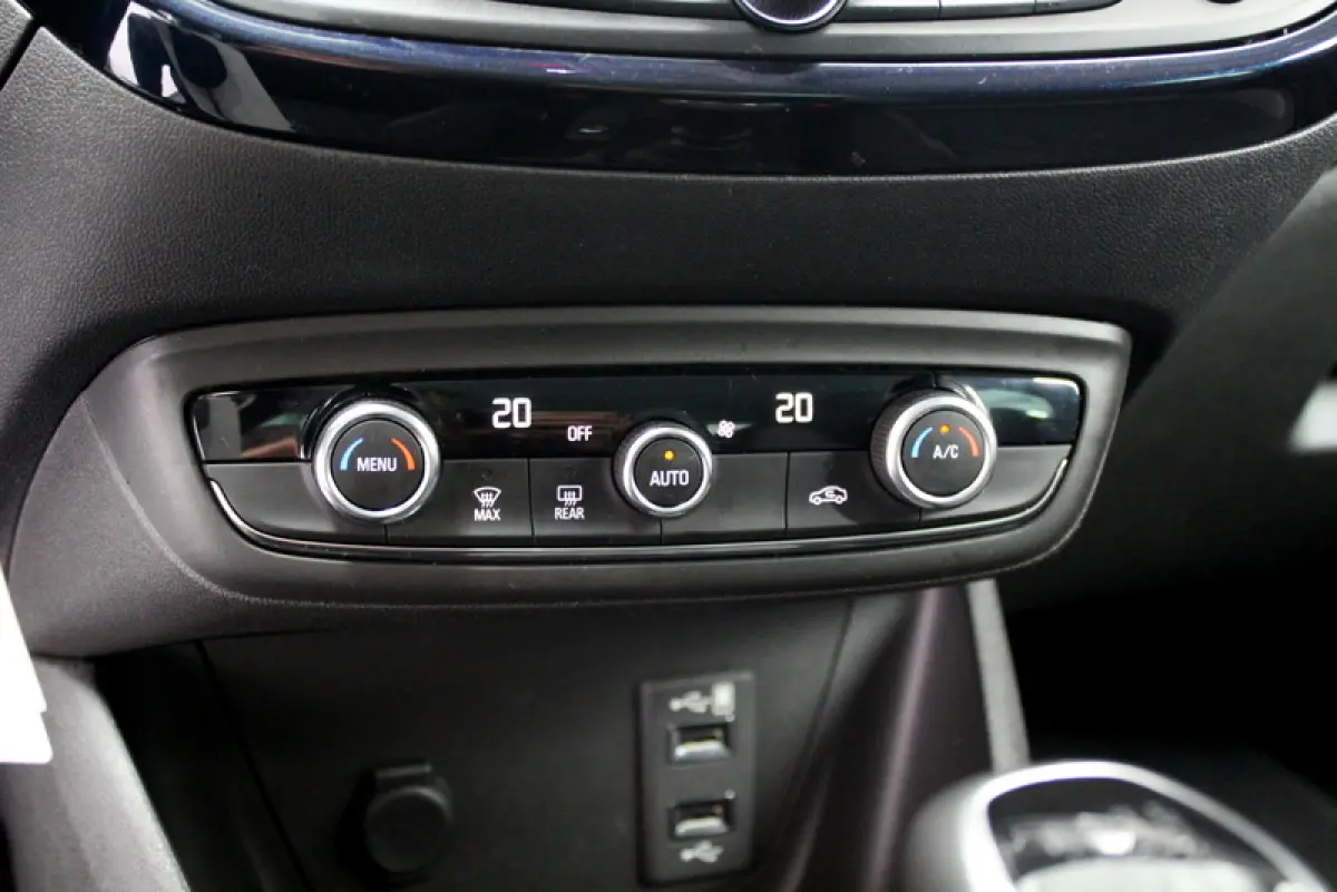 1.2 Turbo 120 Jaar Edition 111PK, RIJKLAAR | CAMERA | NAVIGATIE | CARPLAY | CRUISE | PARKEERSENSOREN