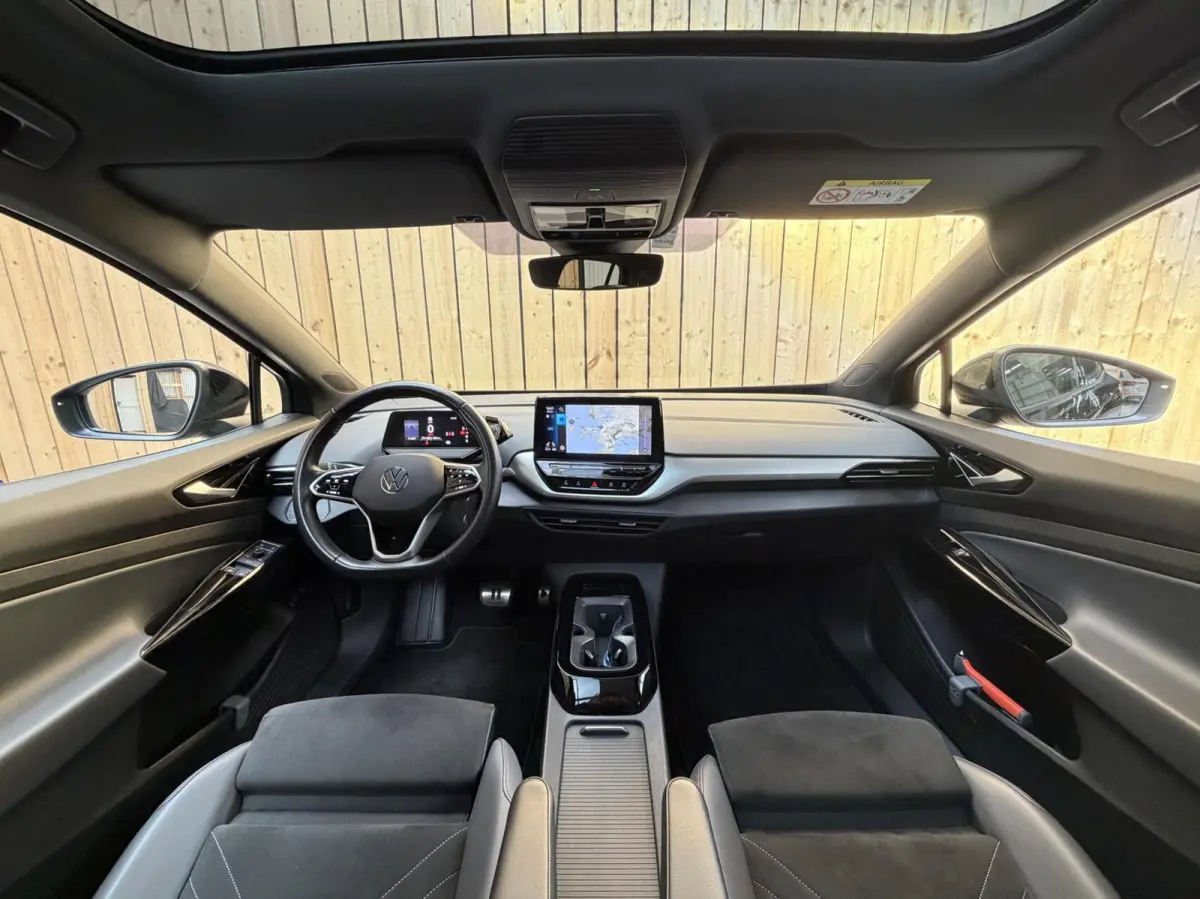 Pro 77 kWh SoH 96,56% Apple CarPlay/Android Auto | Alcantara/leer bekleding | Climate control | Cruise control adaptief | DAB ontvangst | LED verlichting | Navigatiesysteem | Sfeerverlichtin