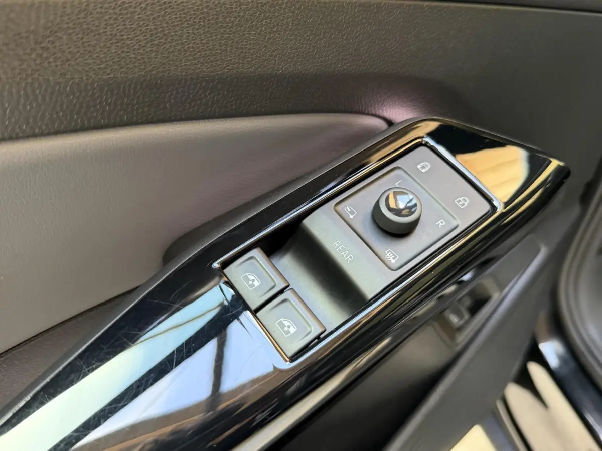 Pro 77 kWh SoH 96,56% Apple CarPlay/Android Auto | Alcantara/leer bekleding | Climate control | Cruise control adaptief | DAB ontvangst | LED verlichting | Navigatiesysteem | Sfeerverlichtin