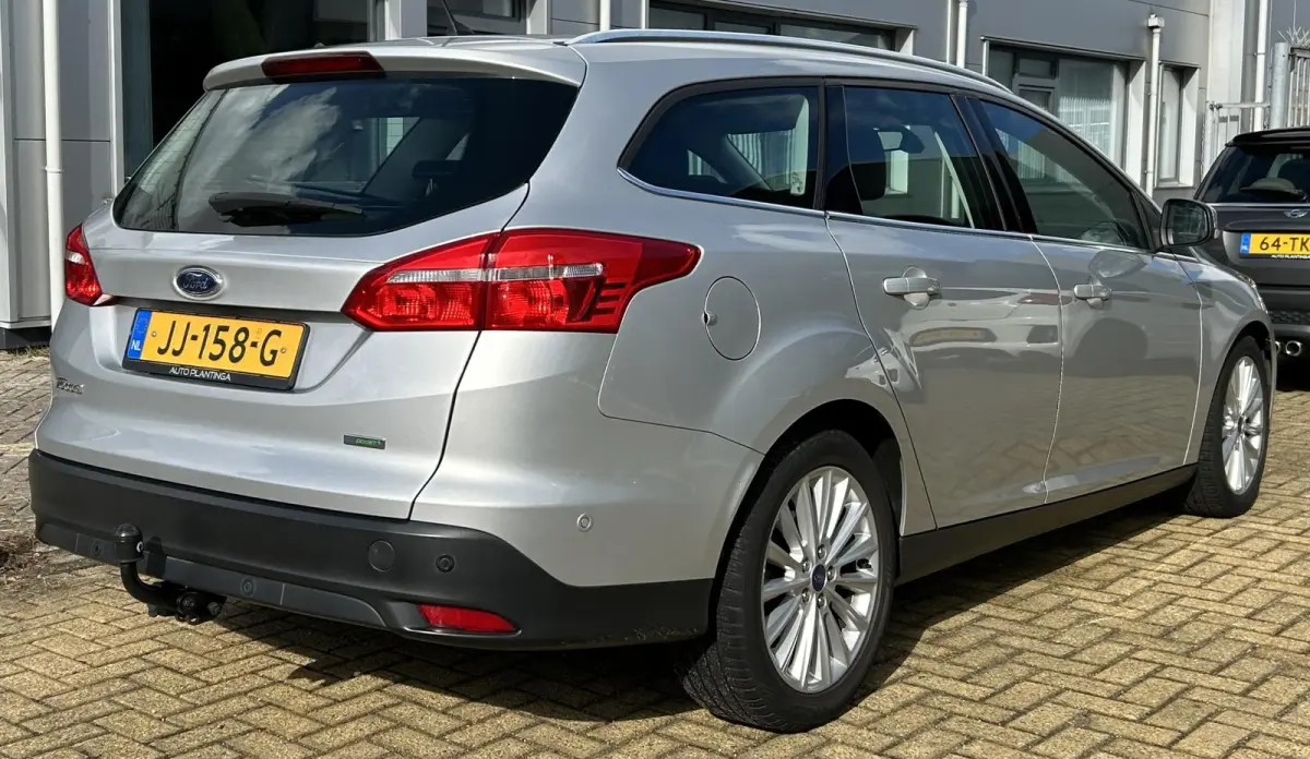 1.0 Titanium 125PK | NL AUTO | NAP | Onderhoudshistorie | Trekhaak | Navigatie | Climate Control | Cruise Control | 17 Inch Lichtmetalen Velgen | Parkeersensoren Voor en Achter | 2 Sleutels 