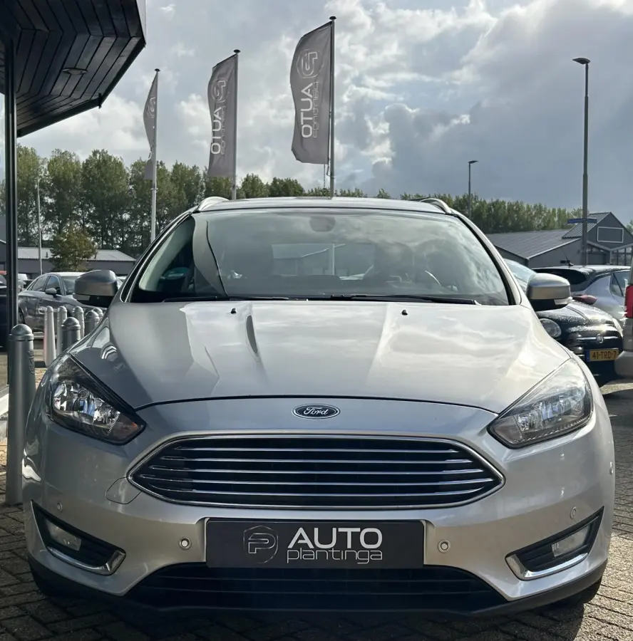 1.0 Titanium 125PK | NL AUTO | NAP | Onderhoudshistorie | Trekhaak | Navigatie | Climate Control | Cruise Control | 17 Inch Lichtmetalen Velgen | Parkeersensoren Voor en Achter | 2 Sleutels 