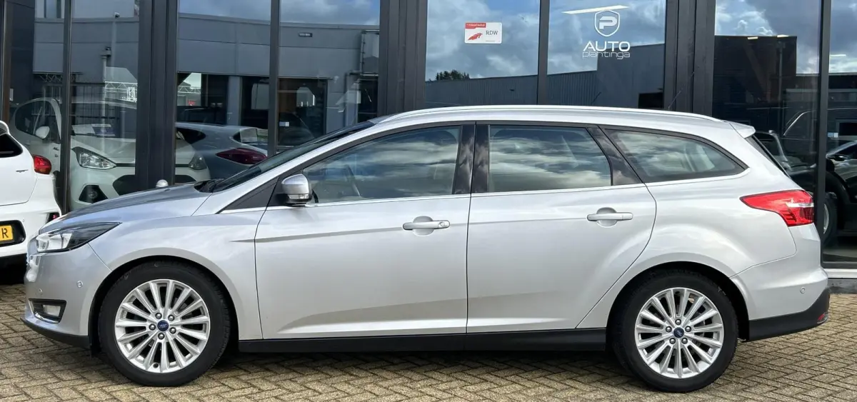 1.0 Titanium 125PK | NL AUTO | NAP | Onderhoudshistorie | Trekhaak | Navigatie | Climate Control | Cruise Control | 17 Inch Lichtmetalen Velgen | Parkeersensoren Voor en Achter | 2 Sleutels 