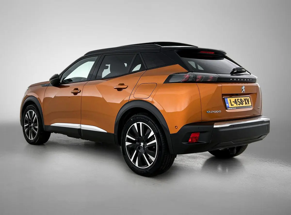 EV 136pk GT Pack 50 kWh Automaat | 1ste Eigenaar | Schuif-/Kanteldak | Navigatie | Climate Control | Adaptieve Cruise Control | Camera | 18"LMV | LED | Keyless Entry/Start | Apple Carplay/An