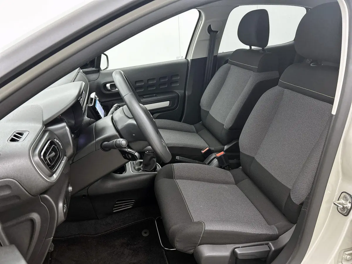 C-Series 83 pk | Navigatie | Parkeersensoren Achter | Climate Control | Extra Getinte Ramen Achter | Voorstoelen Verwarmbaar