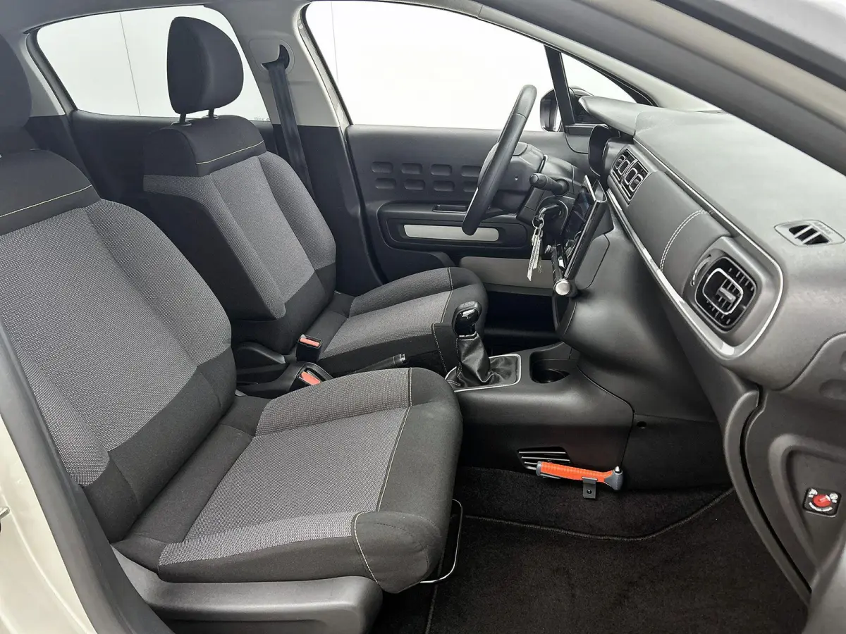 C-Series 83 pk | Navigatie | Parkeersensoren Achter | Climate Control | Extra Getinte Ramen Achter | Voorstoelen Verwarmbaar