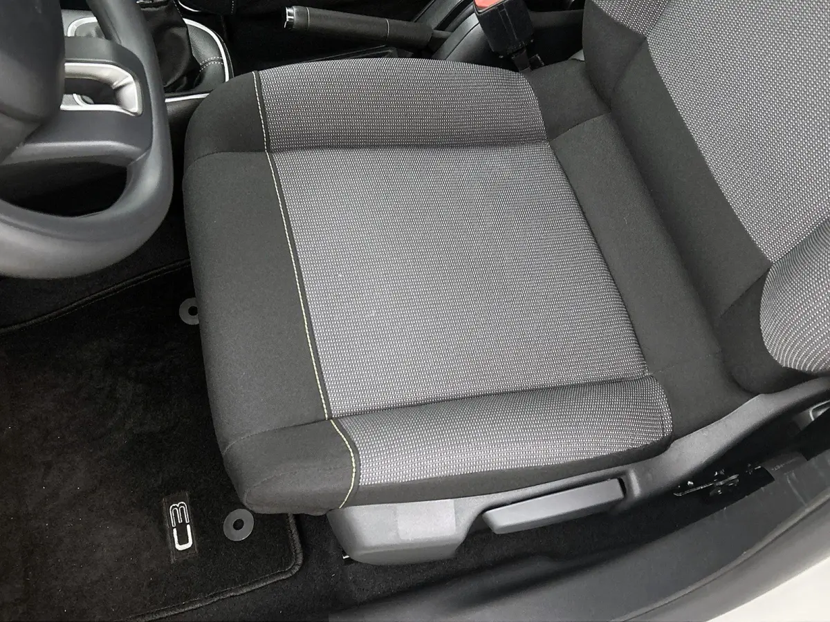 C-Series 83 pk | Navigatie | Parkeersensoren Achter | Climate Control | Extra Getinte Ramen Achter | Voorstoelen Verwarmbaar