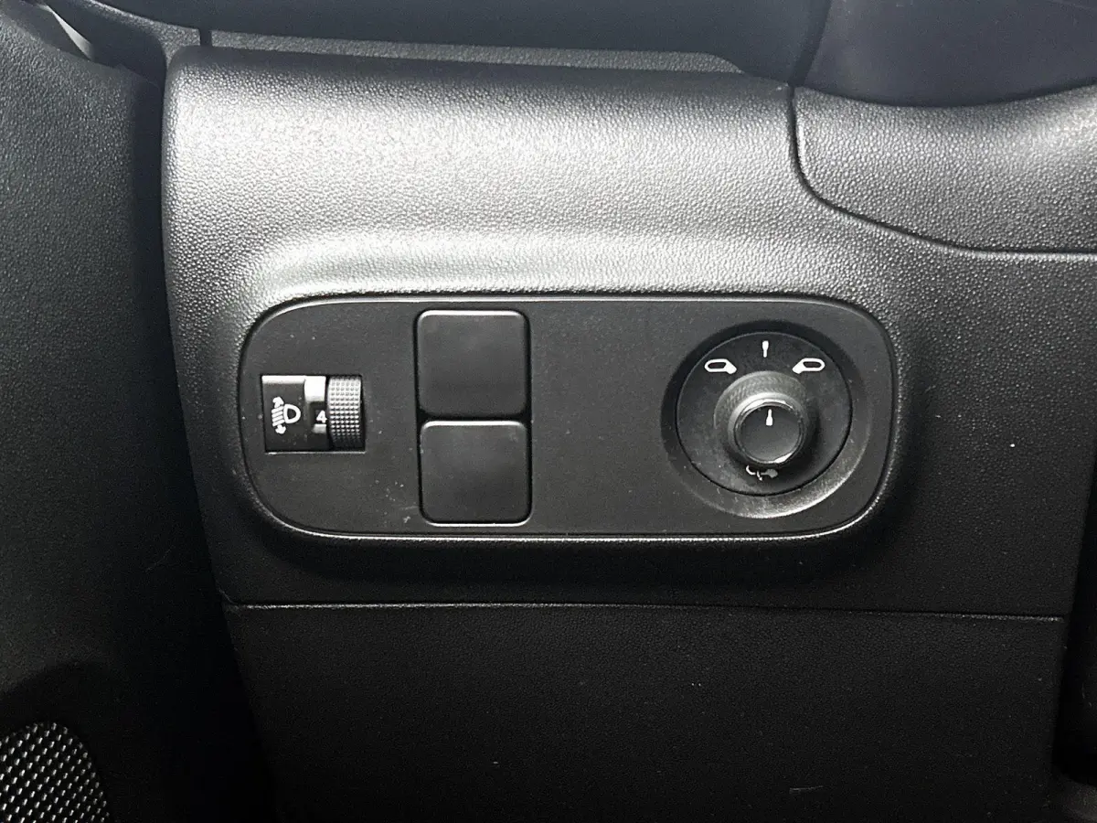 C-Series 83 pk | Navigatie | Parkeersensoren Achter | Climate Control | Extra Getinte Ramen Achter | Voorstoelen Verwarmbaar