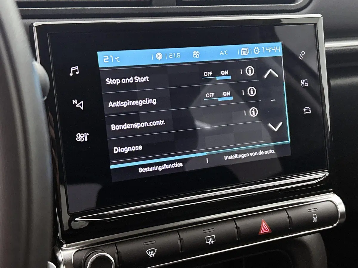 C-Series 83 pk | Navigatie | Parkeersensoren Achter | Climate Control | Extra Getinte Ramen Achter | Voorstoelen Verwarmbaar