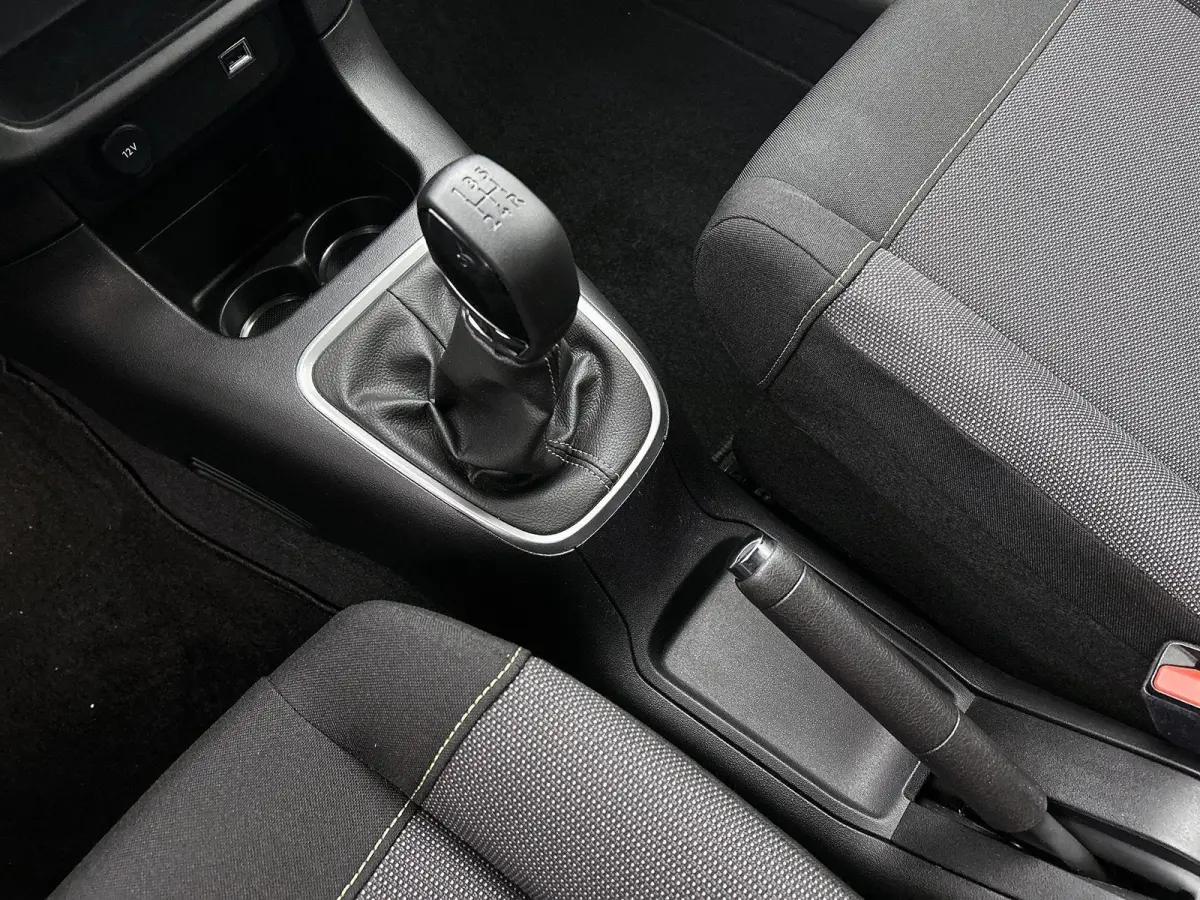 C-Series 83 pk | Navigatie | Parkeersensoren Achter | Climate Control | Extra Getinte Ramen Achter | Voorstoelen Verwarmbaar