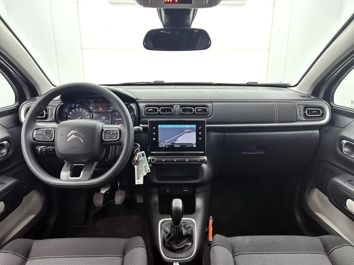 C-Series 83 pk | Navigatie | Parkeersensoren Achter | Climate Control | Extra Getinte Ramen Achter | Voorstoelen Verwarmbaar