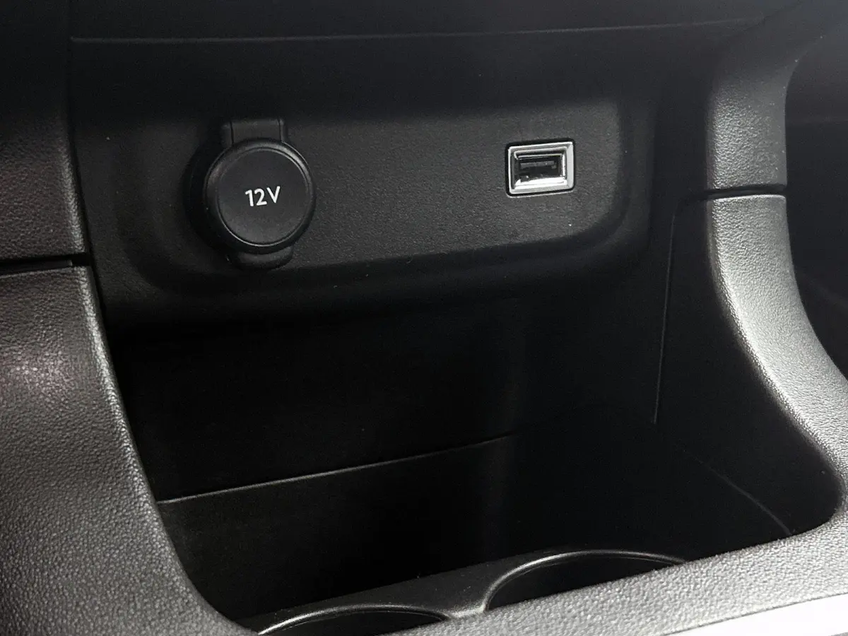 C-Series 83 pk | Navigatie | Parkeersensoren Achter | Climate Control | Extra Getinte Ramen Achter | Voorstoelen Verwarmbaar