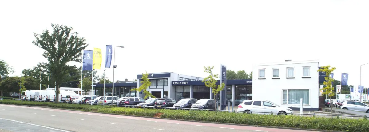 C-Series 83 pk | Navigatie | Parkeersensoren Achter | Climate Control | Extra Getinte Ramen Achter | Voorstoelen Verwarmbaar