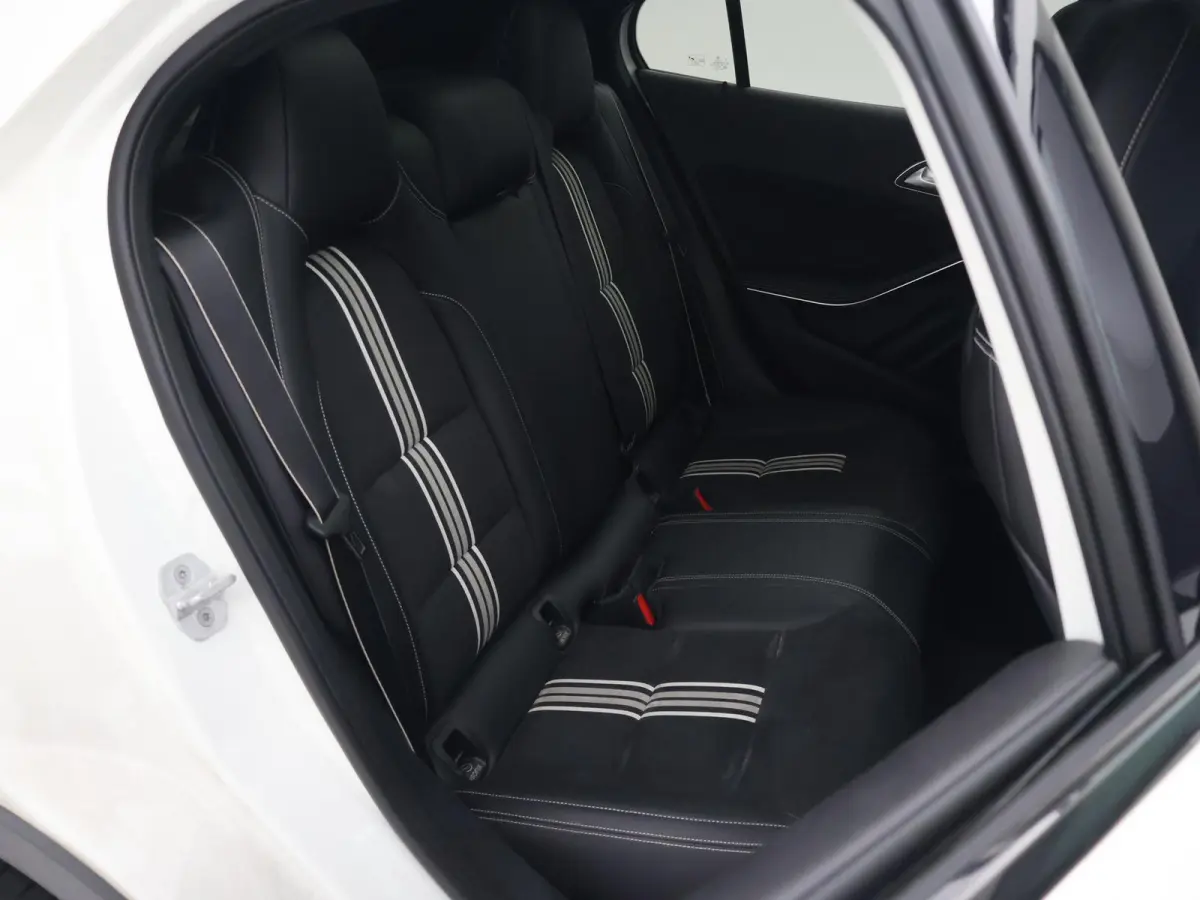 200 AUT. AMG LINE + PANORAMA SCHUIFDAK | CAMERA | SPORTSTOELEN | 19 INCH