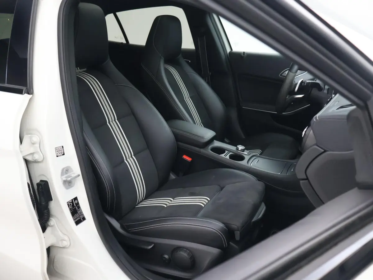 200 AUT. AMG LINE + PANORAMA SCHUIFDAK | CAMERA | SPORTSTOELEN | 19 INCH