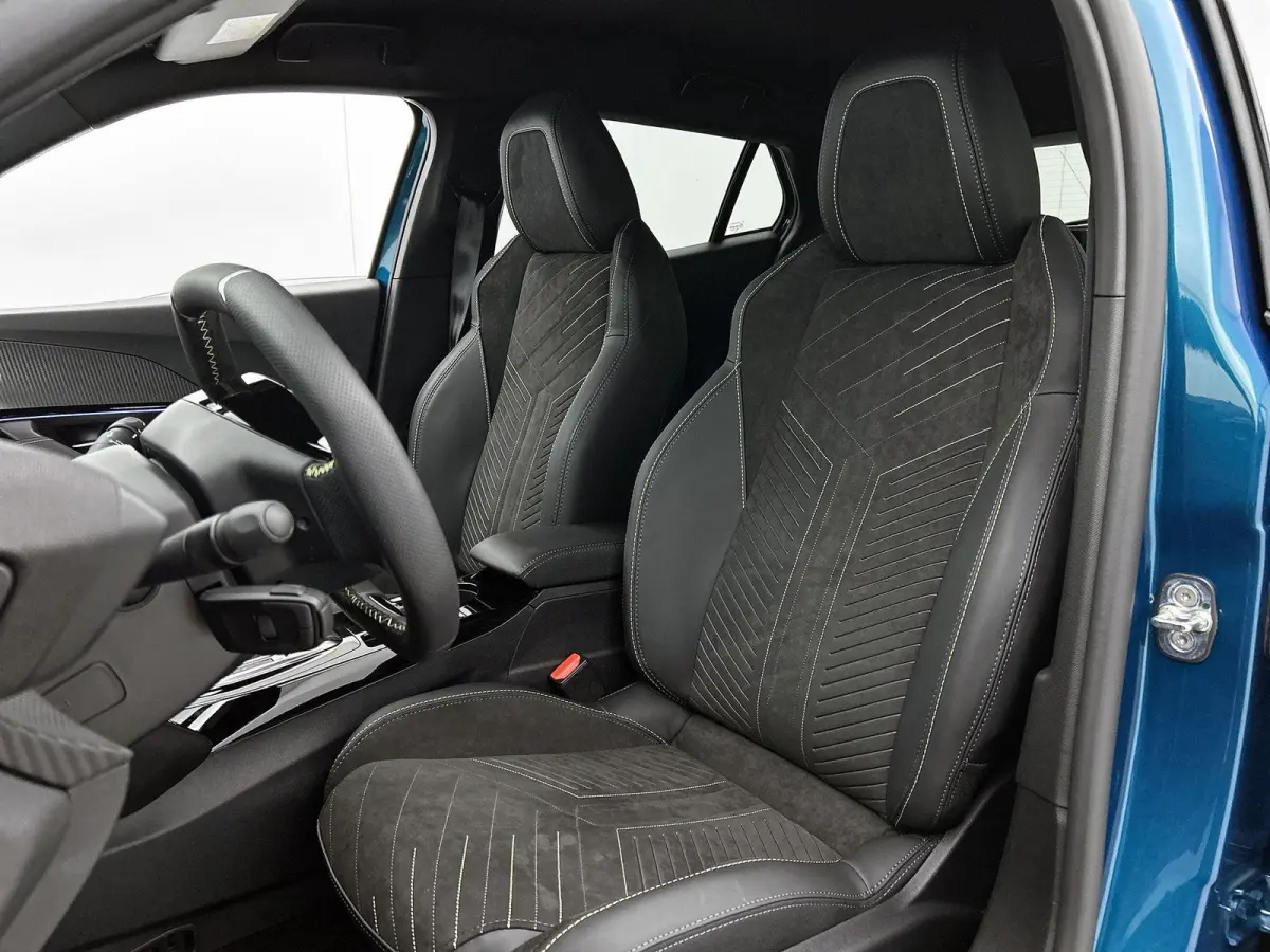 145pk 1.2 Hybrid GT Automaat | Climate Control | Navigatie | Elektrisch Verstelb. Bestuurdersstoel | 360 Camera | Adaptieve Cruise Control | Parkeersensoren Voor + Achter | Dodehoek Detectie